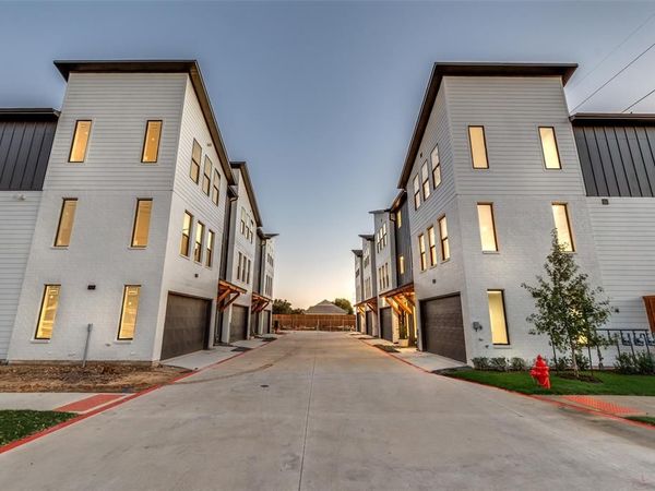 3940 Spring Valley Road, Unit 2, Farmers Branch, TX 75001