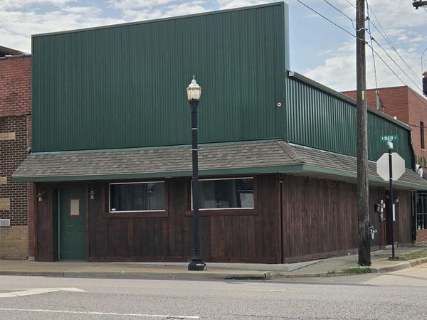 111 N Main Street , Benton, IL 62812