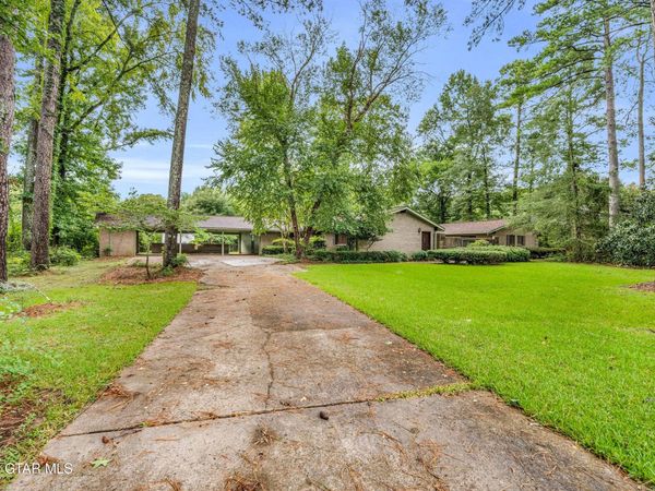 1102 Nottingham Road, Starkville, MS 39759