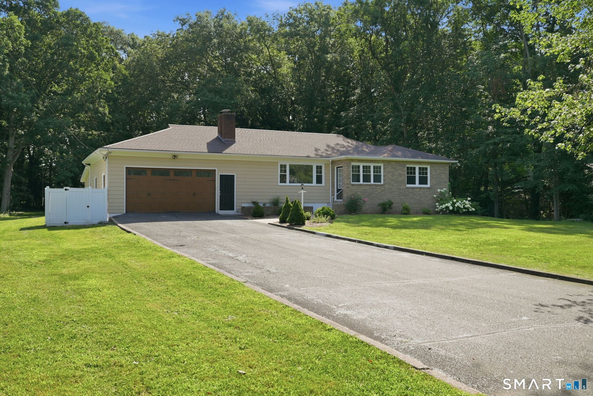 16 Ezra, North Haven, CT 06473 Main Photo