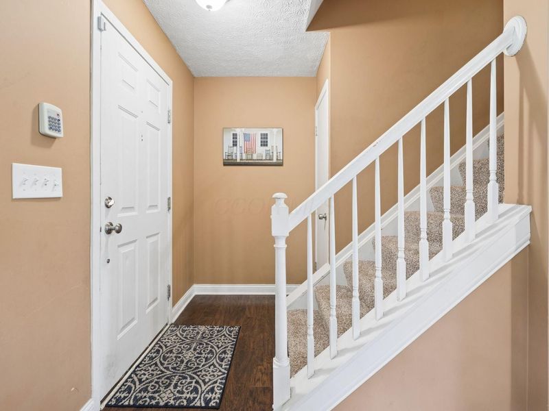 6240 Wrothston Drive, Columbus, OH 43228 Photo 4