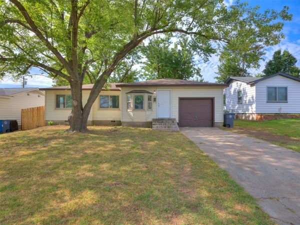 8934 E Newton Street , Tulsa, OK 74115