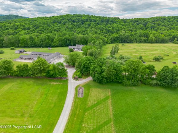 175 Decoverly Lane, Falls, PA 18615