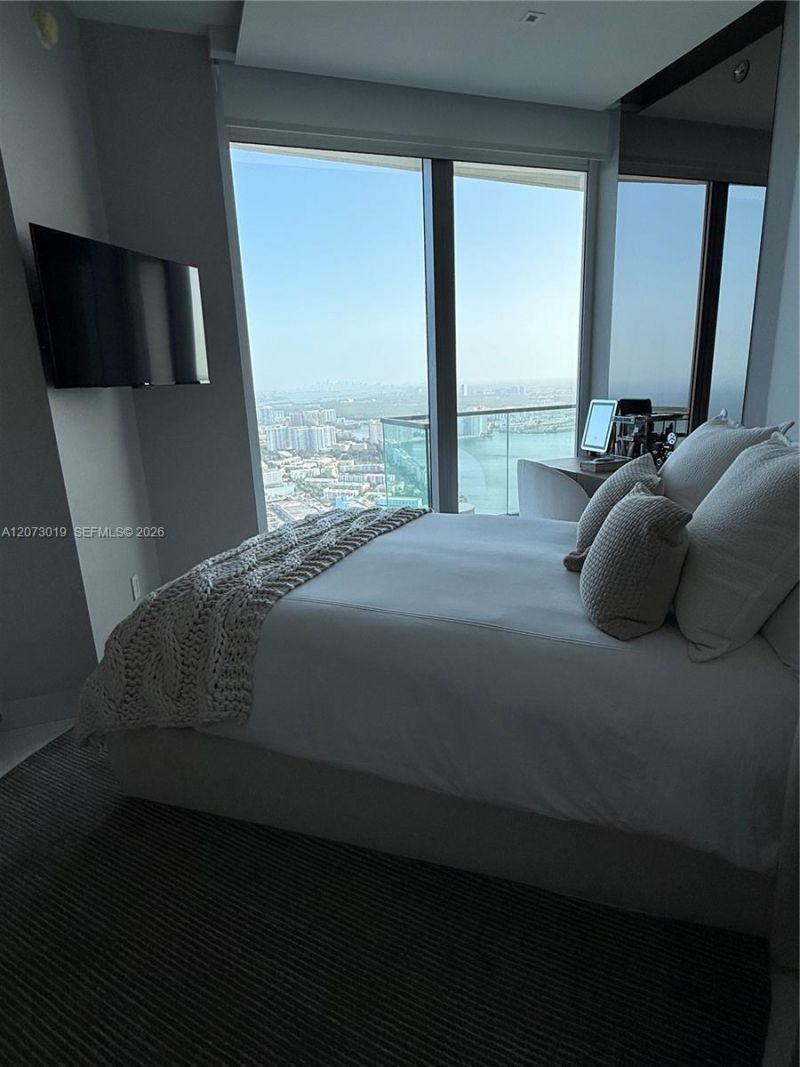 18975 Collins Ave, Unit 5404, Sunny Isles Beach, FL 33160 Photo