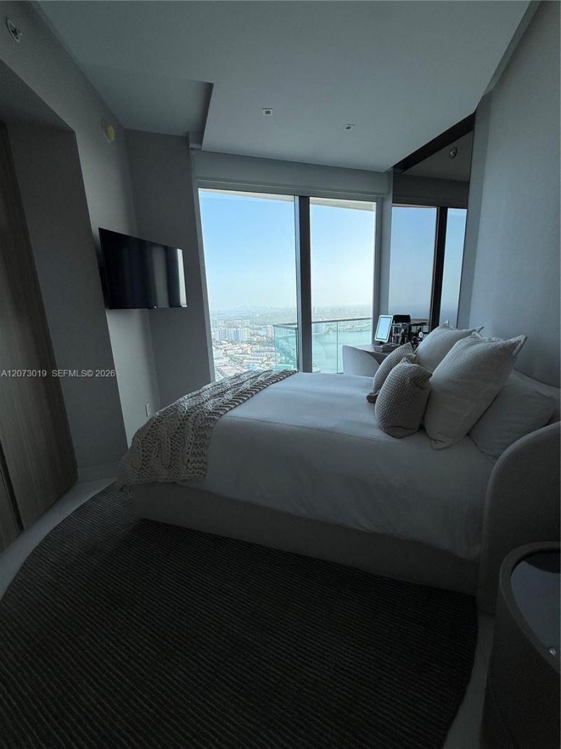 18975 Collins Ave, Unit 5404, Sunny Isles Beach, FL 33160 Photo