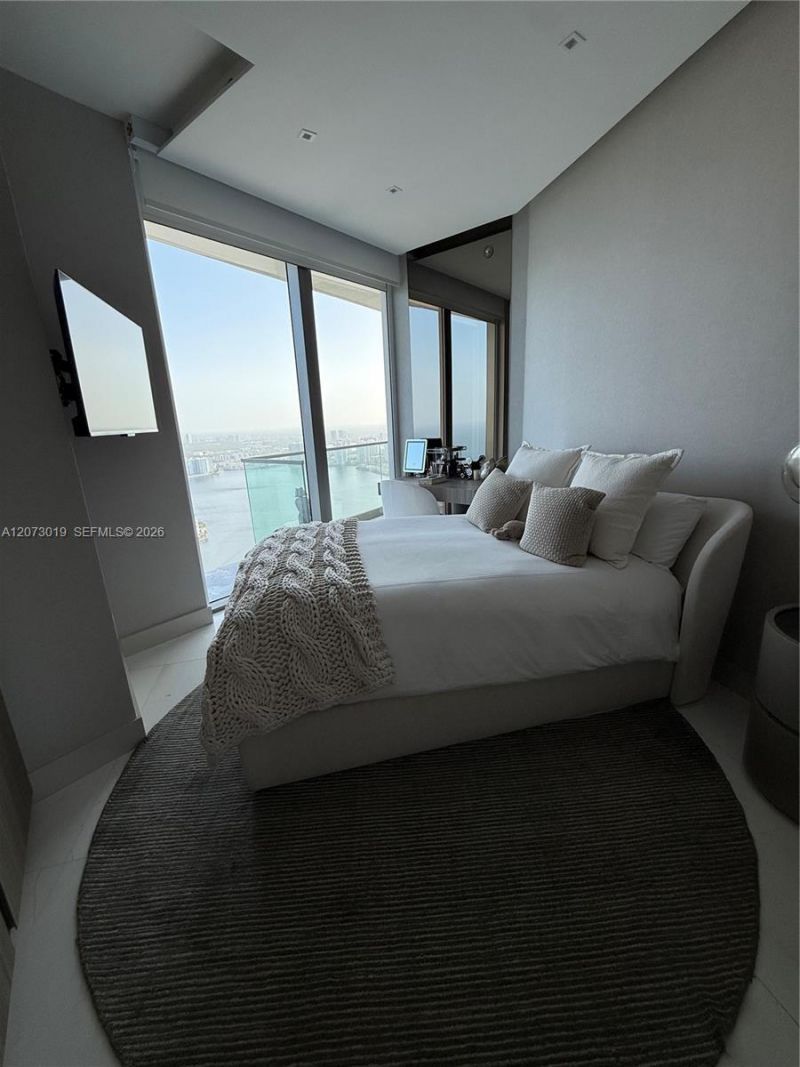 18975 Collins Ave, Unit 5404, Sunny Isles Beach, FL 33160 Photo