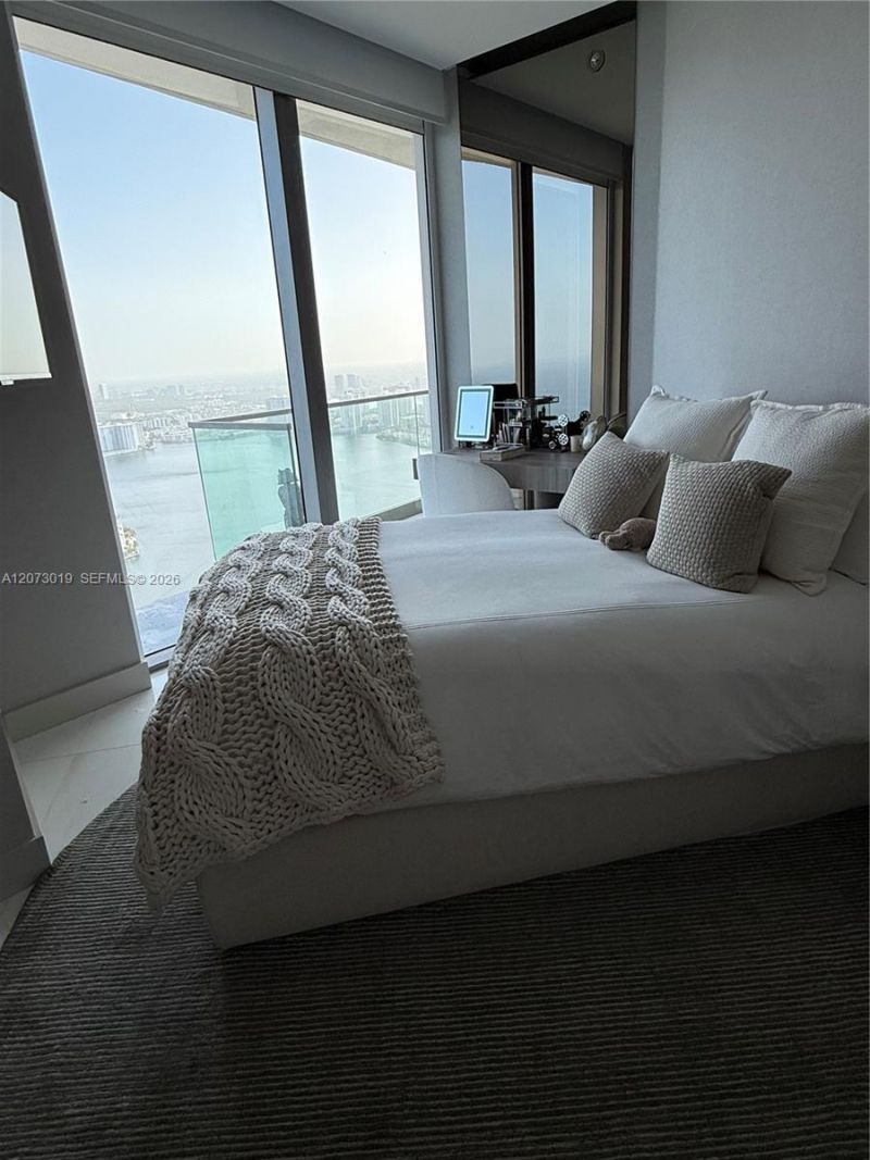 18975 Collins Ave, Unit 5404, Sunny Isles Beach, FL 33160 Photo