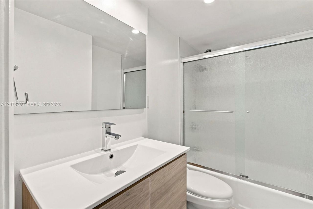 1901 Brickell Ave , Unit B1411, Miami, FL 33129 Photo