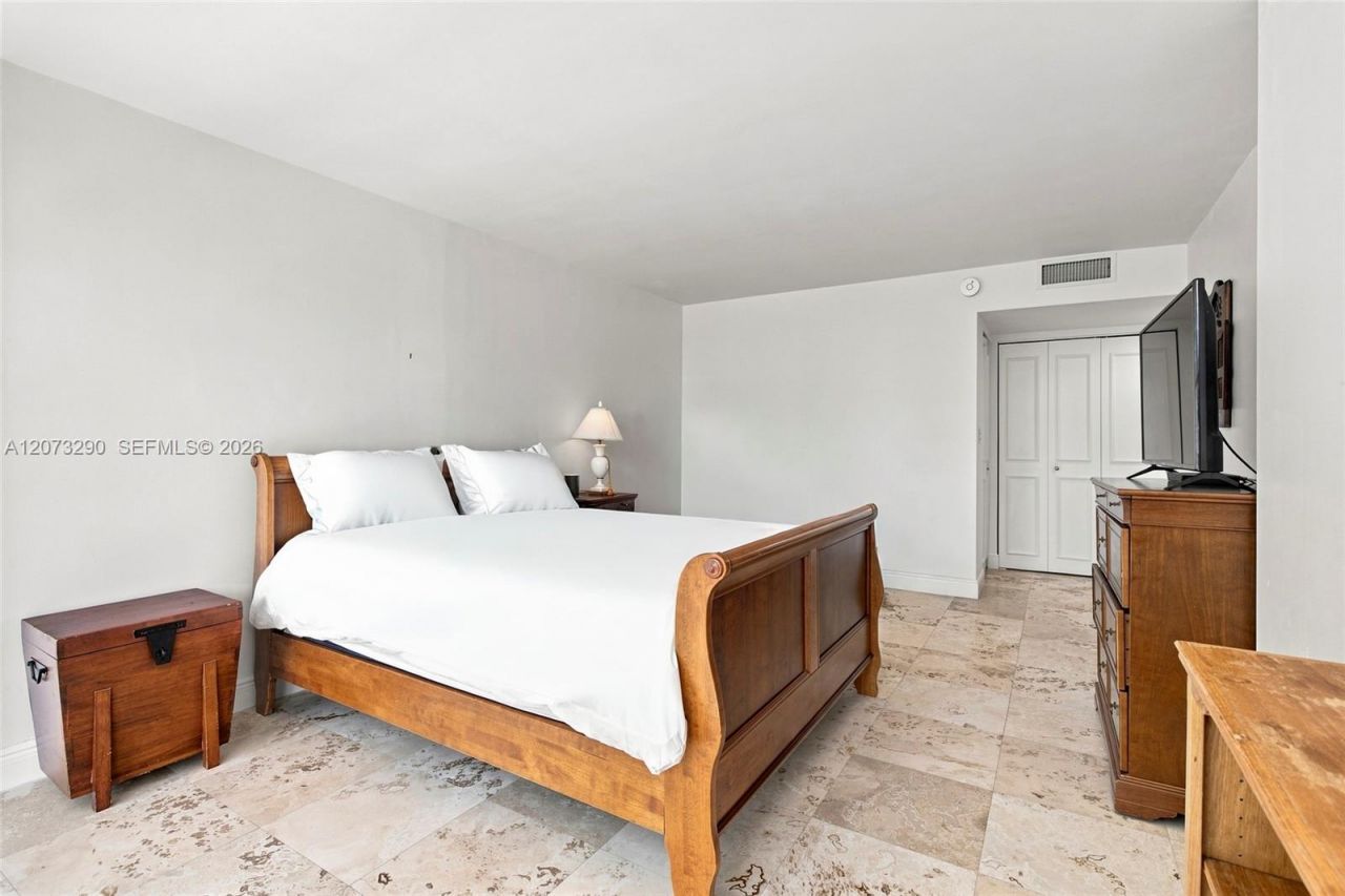 1901 Brickell Ave , Unit B1411, Miami, FL 33129 Photo