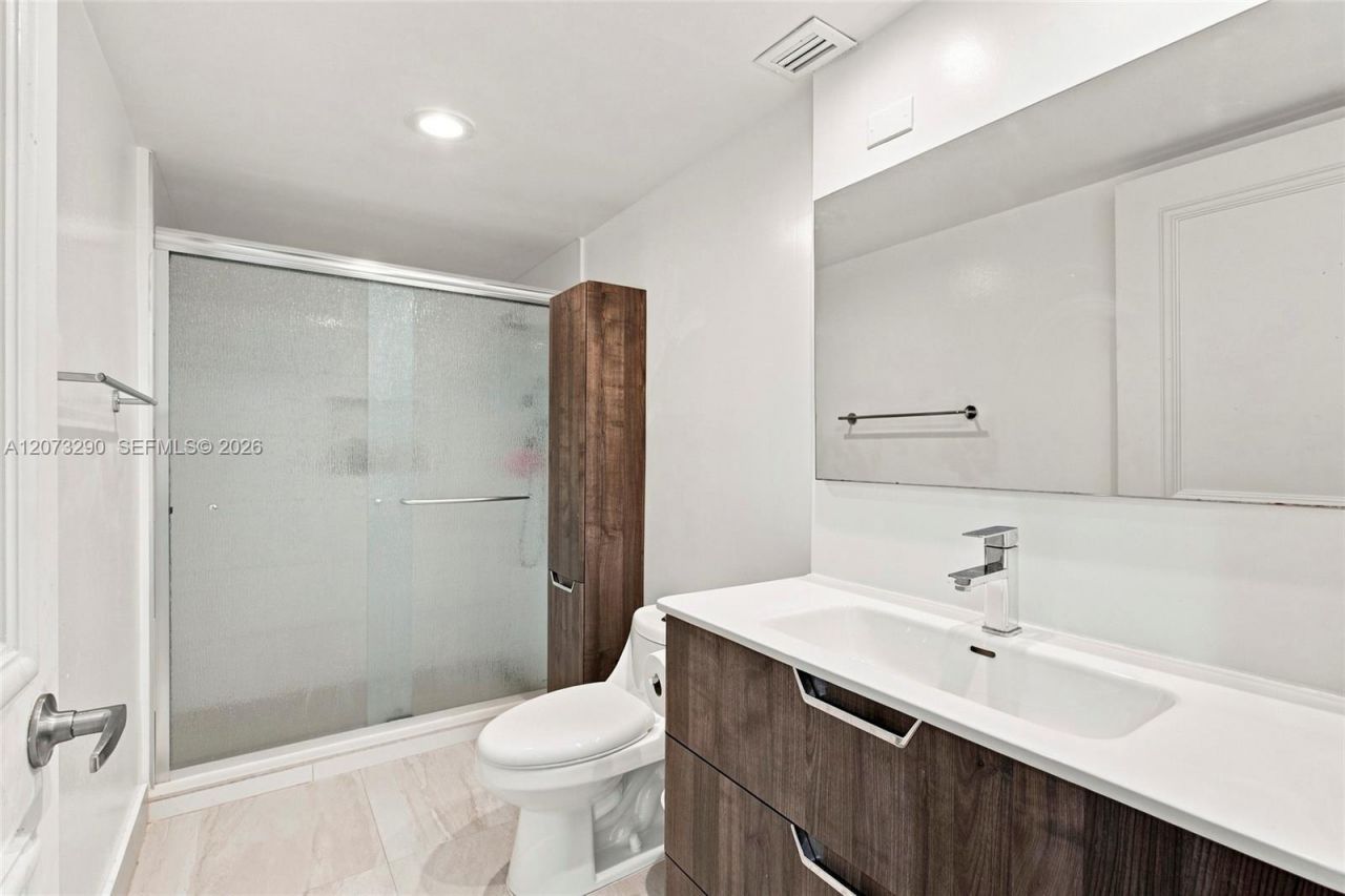 1901 Brickell Ave , Unit B1411, Miami, FL 33129 Photo