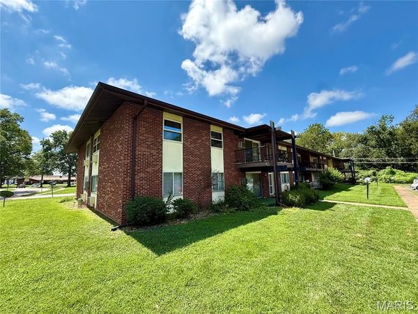 7601 Hazelcrest Drive, Hazelwood, MO 63042
