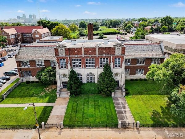 1616 S Grand Boulevard , St Louis, MO 63104