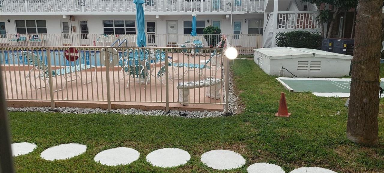 232 Hibiscus Avenue, Unit 114, Lauderdale by the Sea, FL 33308 Photo