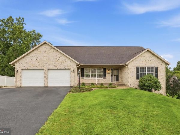 204 JADE DRIVE , CHAMBERSBURG, PA 17202