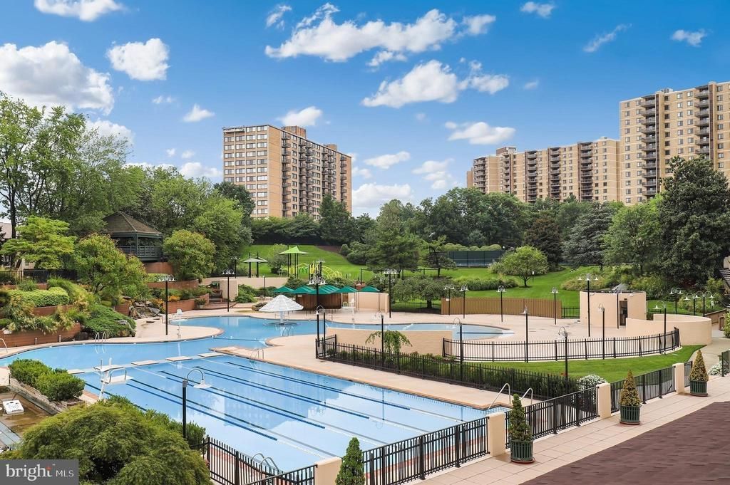 205 Yoakum Parkway, Unit 915, Alexandria, VA 22304 Main Photo