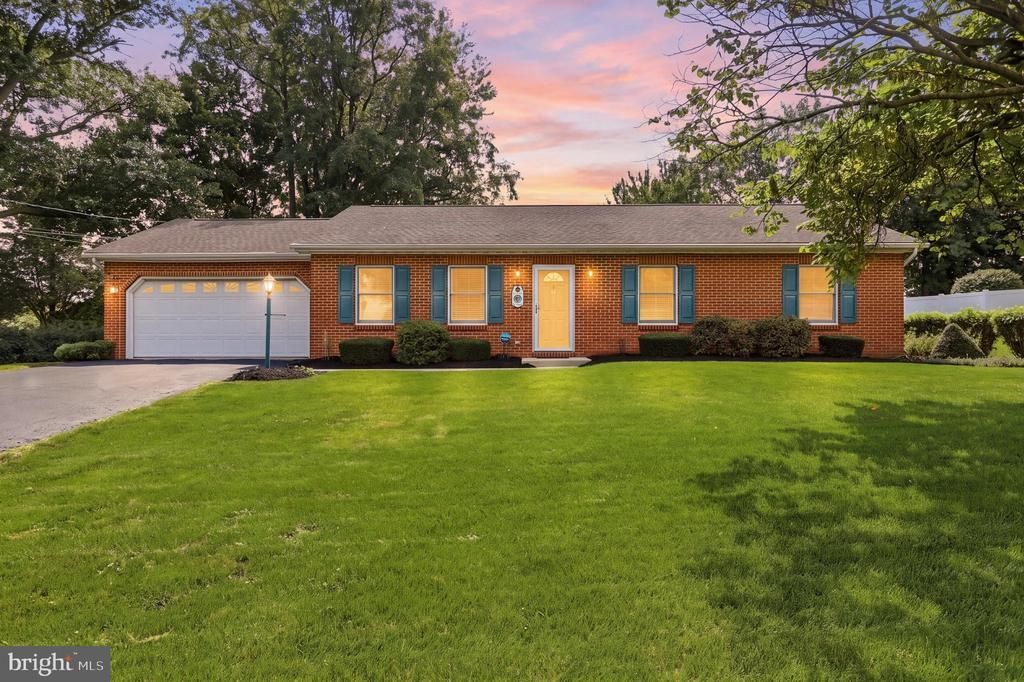 654 Shadyside Drive, Chambersburg, PA 17202 Main Photo