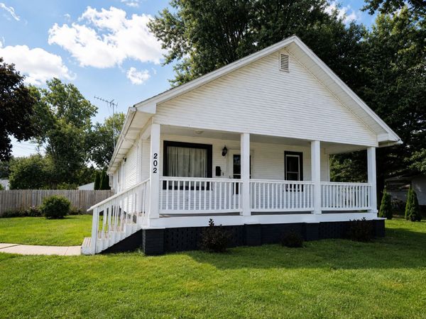 202 Gladiolus Street, Momence, IL 60954