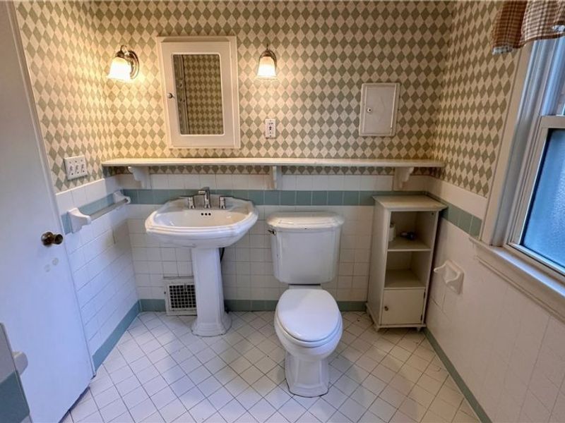 3582 Meadowbrook Boulevard , University Heights, OH 44118 Photo 23