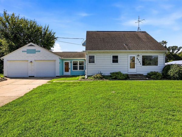 4731 Mount Vernon Rd, Cedar Rapids, IA 52403