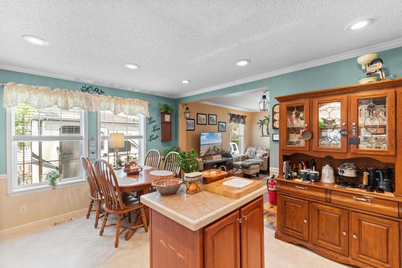 1649 Perry Circle  Photo 7