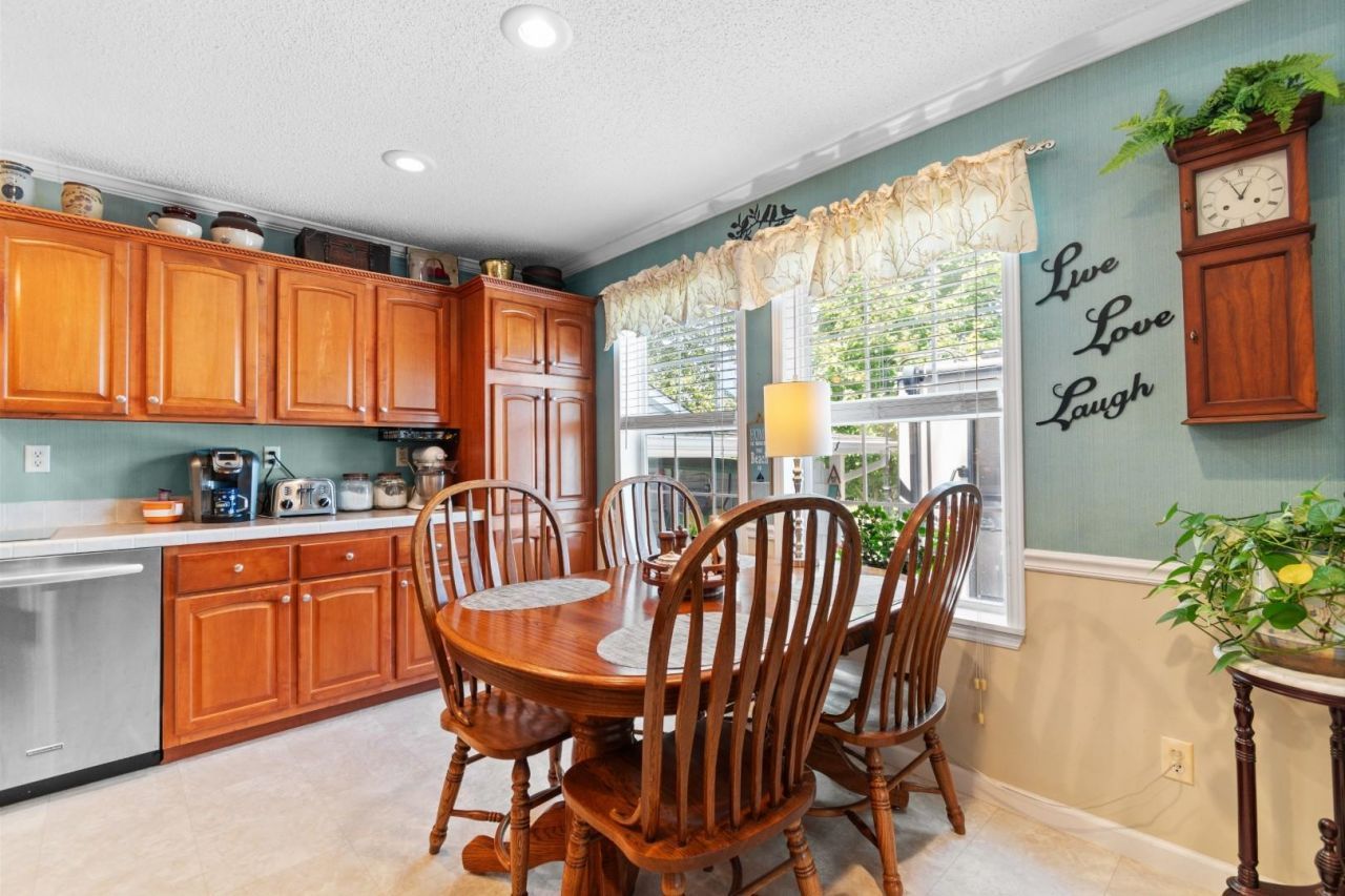 1649 Perry Circle  Photo 8