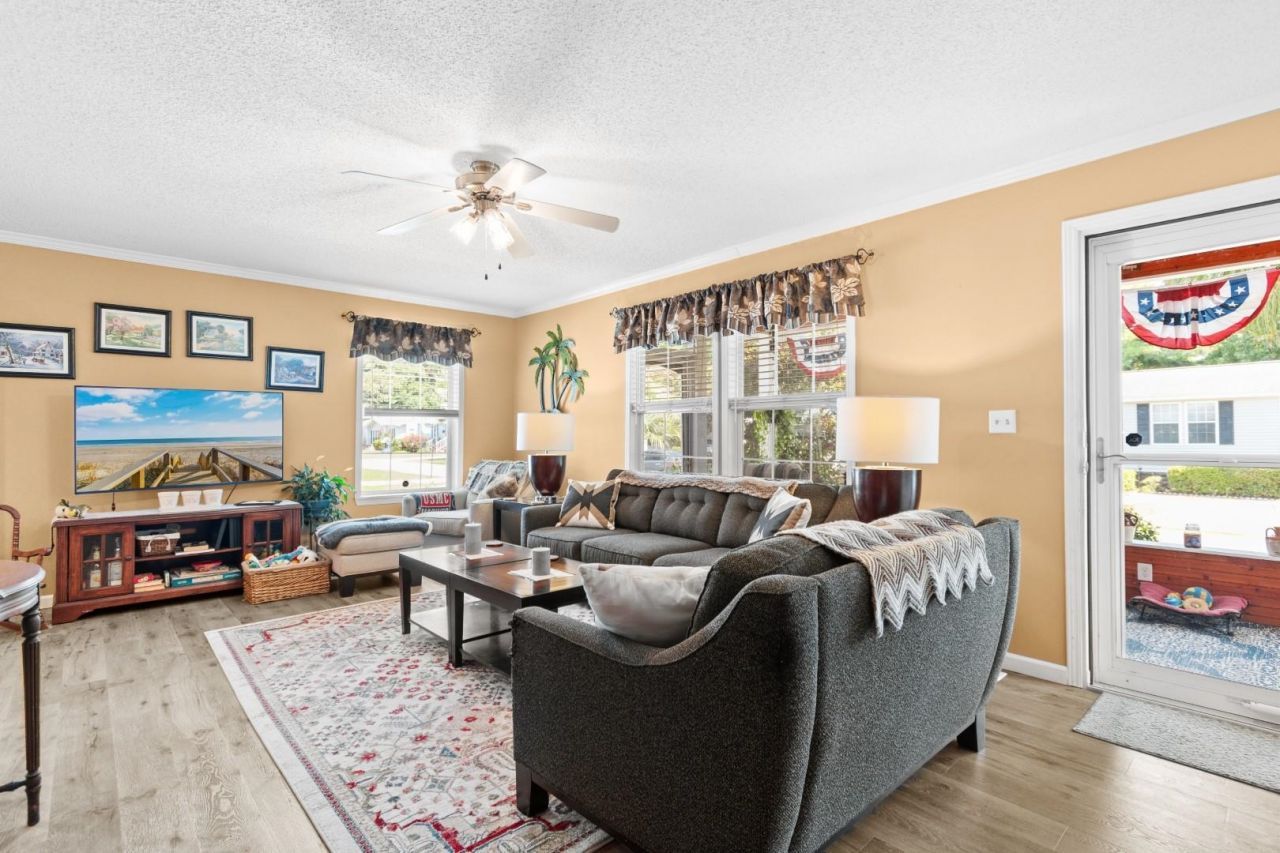 1649 Perry Circle  Photo 9