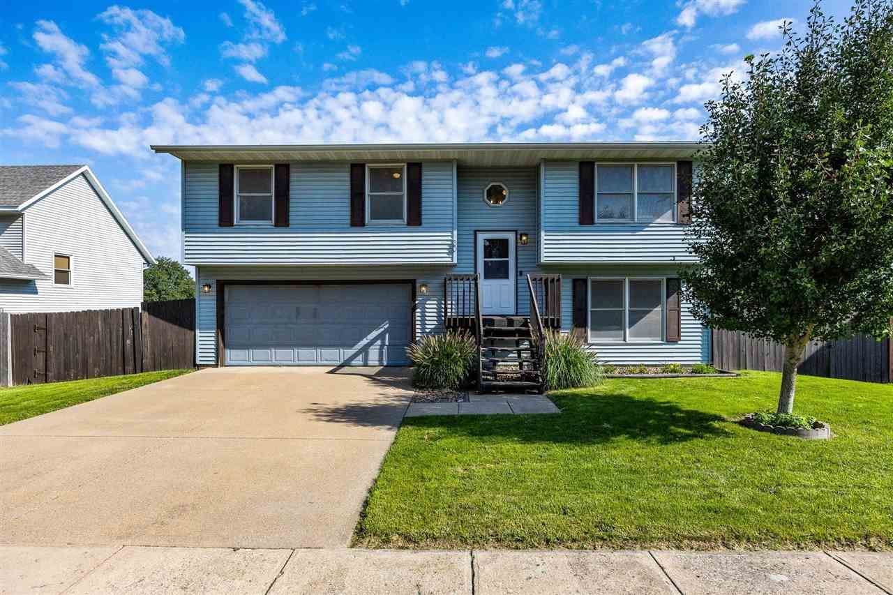 30 Prairie Ridge Ct, North Liberty, IA 52317 Main Photo