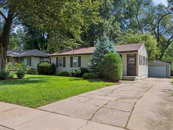 709 5th Ave Pl, Coralville, IA 52241