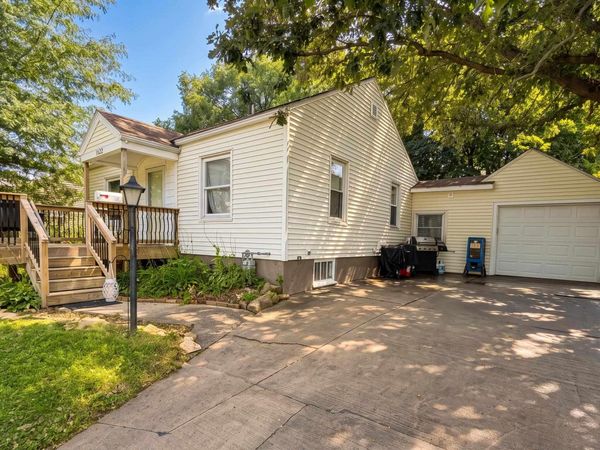 1622 W 7th Street, Cedar Falls, IA 50613