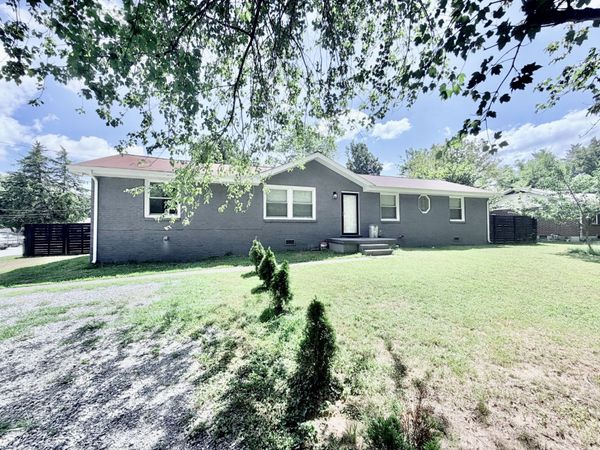 2057 Lake Rd , Greenbrier, TN 37073