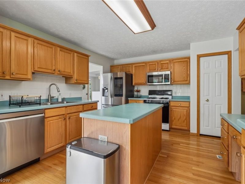 11335 Woodie Glen Drive , Chardon, OH 44024 Photo 11