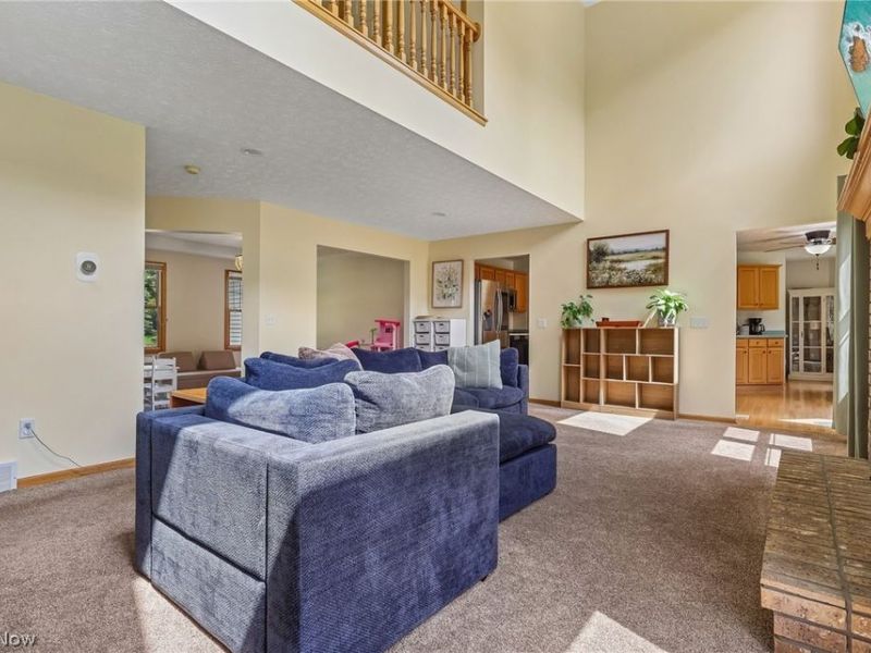 11335 Woodie Glen Drive , Chardon, OH 44024 Photo 4