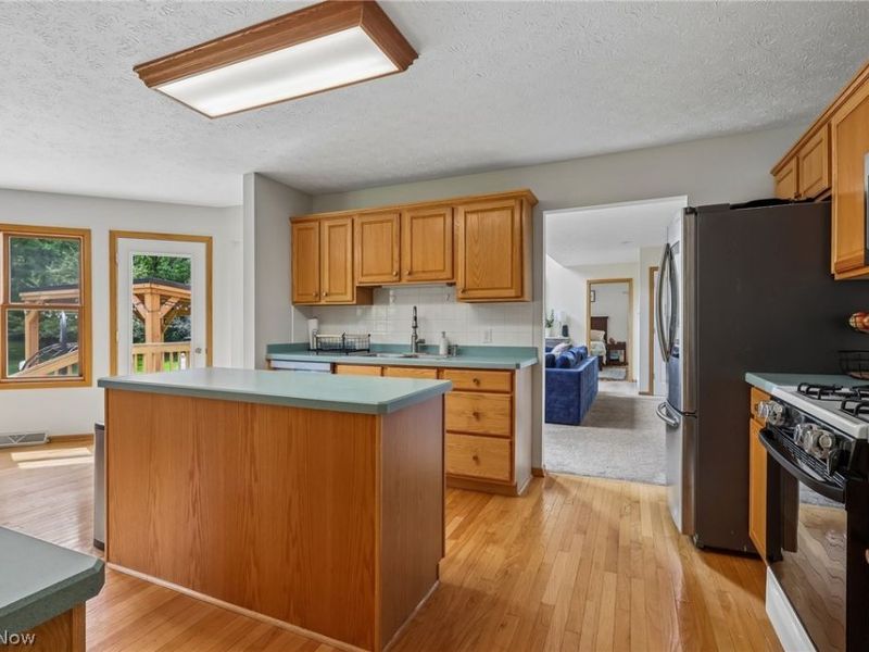 11335 Woodie Glen Drive , Chardon, OH 44024 Photo 9
