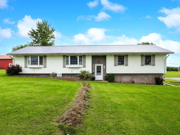 8958 IL Hwy 82, Cambridge, IL 61238