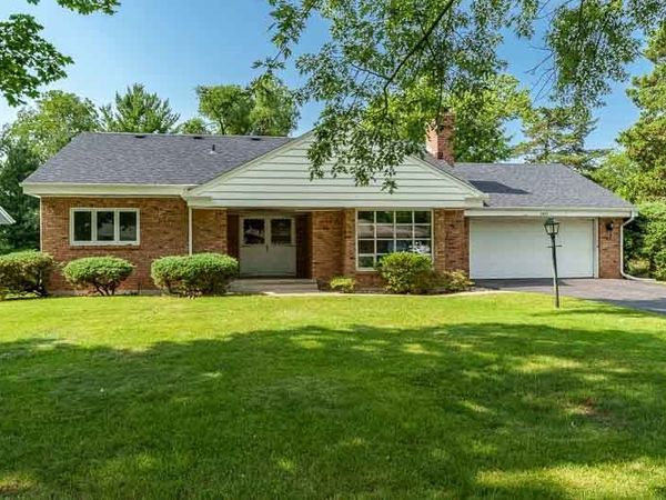 5803 CLARENDON Drive, Rockford, IL 61114