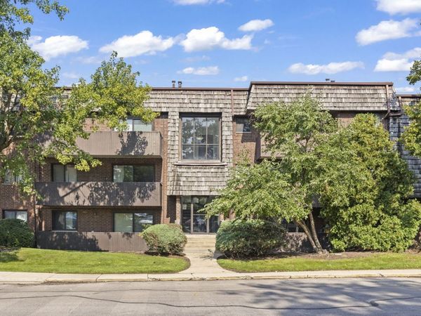 516 Timber Ridge Drive , Unit 108-A, Carol Stream, IL 60188