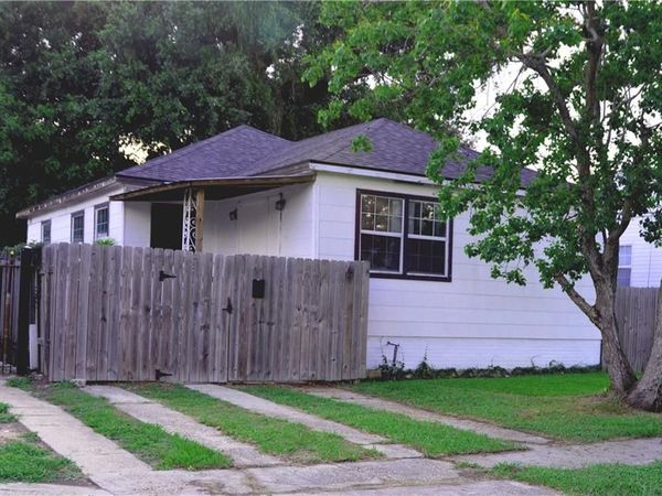 5548 CAMERON Boulevard , New Orleans, LA 70122