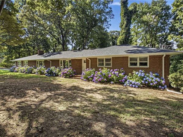 187 Hilltop Street , Cleveland, GA 30528