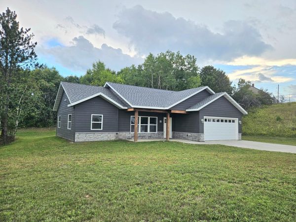 912 Carter Circle, Eveleth, MN 55734