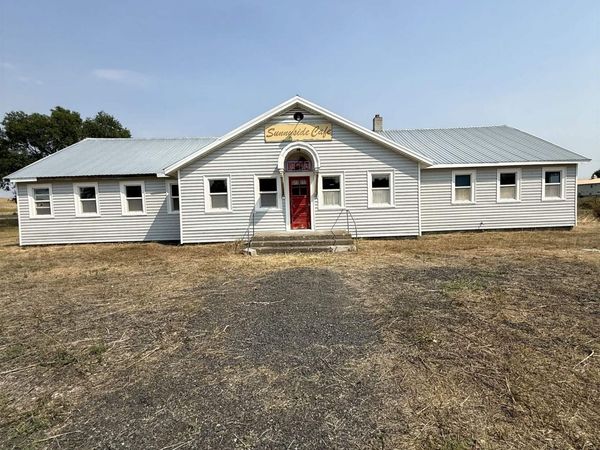 15 S 1st St, Almira, WA 99103