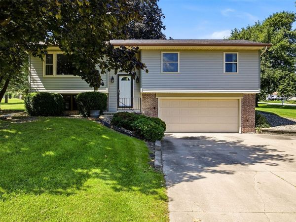 4900 Cedar View Drive , Cedar Rapids, IA 52404