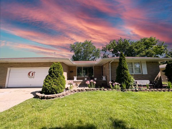 430 E 54th Avenue , Merrillville, IN 46410