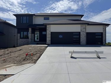 21313 Y Street, Elkhorn, NE 68022