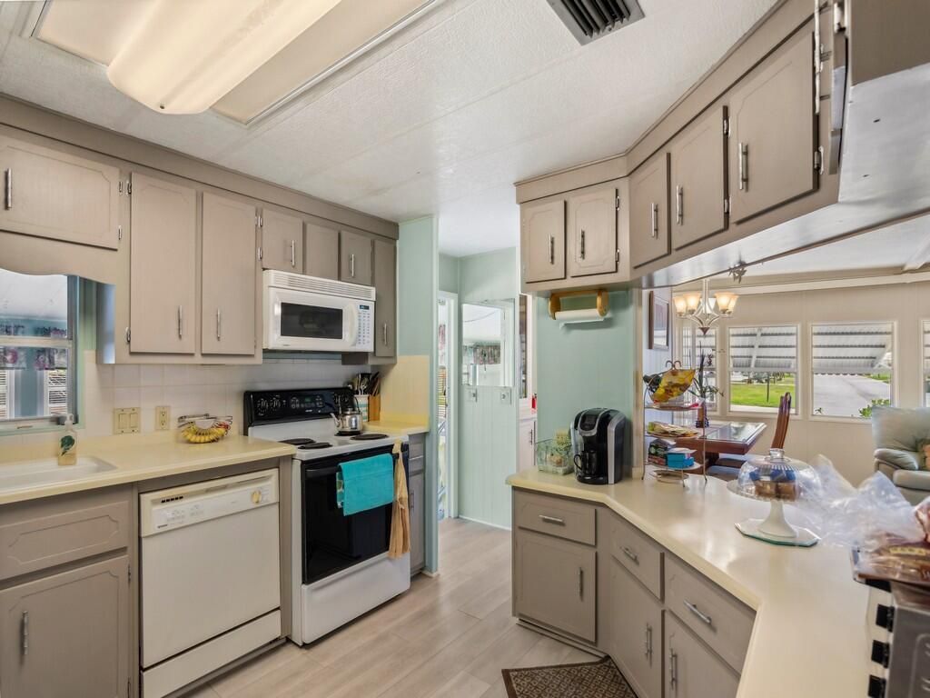 293 NE Moonstone Drive, Jensen Beach, FL 34957 Photo