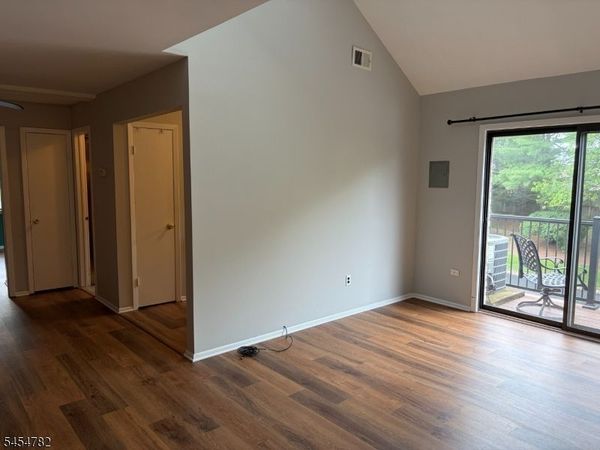 806 Yorkshire Dr, Raritan, NJ 08822