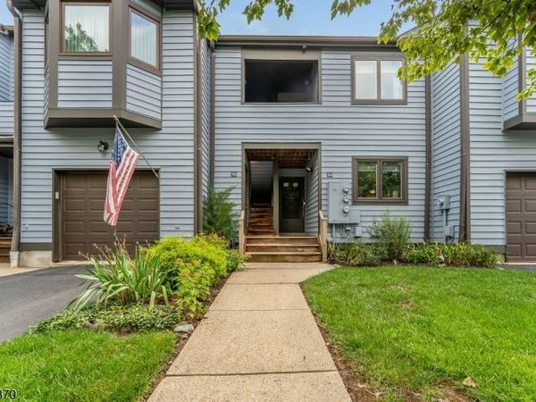 705 Clark Cir, Raritan, NJ 08822