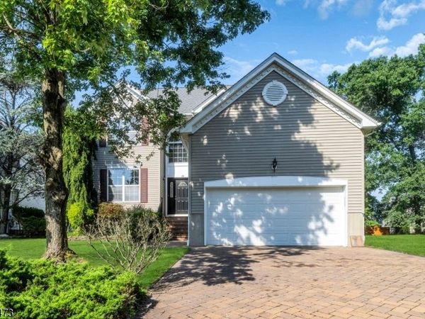 10 Sutton Ct, Bridgewater, NJ 08807