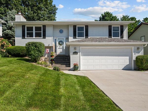 1358 W 49th Street , Davenport, IA 52806