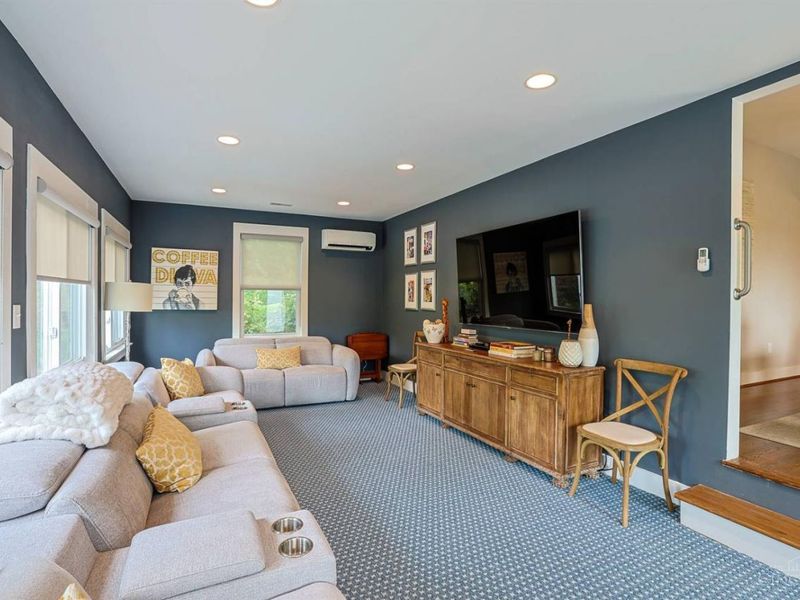 211 Hilltop Lane, Wyoming, OH 45215 Photo 12