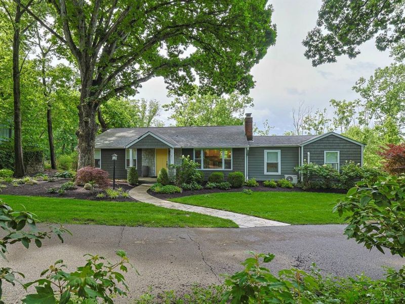 211 Hilltop Lane, Wyoming, OH 45215 Photo 2